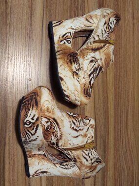 Hot Tomato tiger wedge ankle boots size 8 1/2
